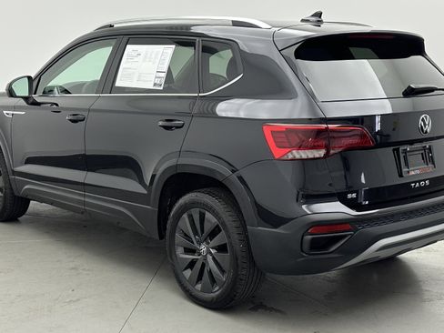 Used 2024 Volkswagen Taos SE image 4