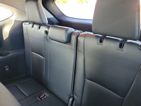 Used 2023 Toyota Highlander XLE image 13