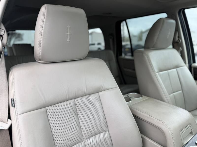 Used 2010 Lincoln Navigator 4WD image 13