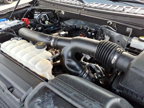 Used 2024 Ford Expedition Limited image 11