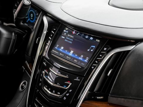 Used 2019 Cadillac Escalade ESV Premium Luxury RWD image 25