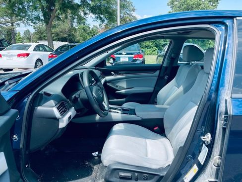 Used 2018 Honda Accord EX image 11