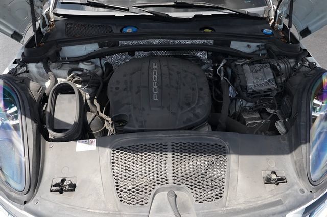 Used 2020 Porsche Macan AWD/4WD image 43