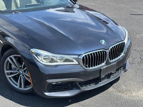 Used 2018 BMW 750i xDrive AWD/4WD image 2