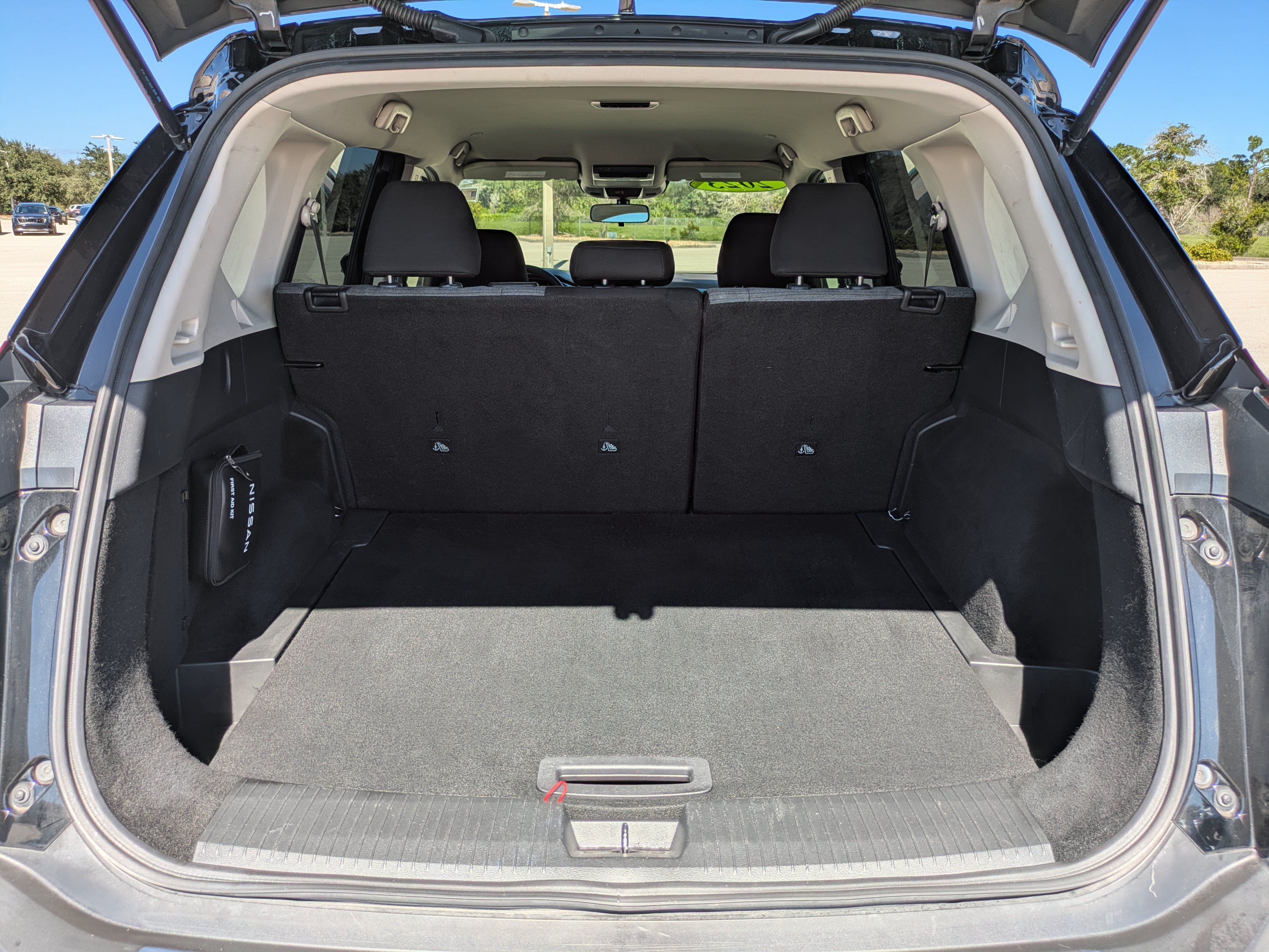 Used 2023 Nissan Rogue SV FWD image 13