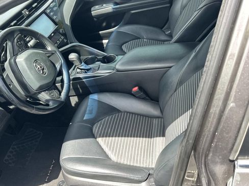 Used 2020 Toyota Camry SE image 11