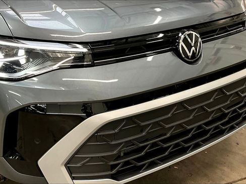 New 2026 Volkswagen Taos SE image 33