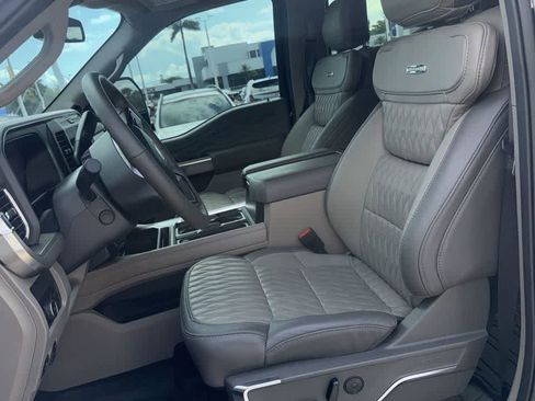 Used 2025 Ford F250 Platinum w/ Platinum Plus Package AWD/4WD image 9
