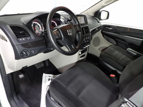 Used 2019 Dodge Grand Caravan SE w/ UConnect Hands-Free Group FWD image 10