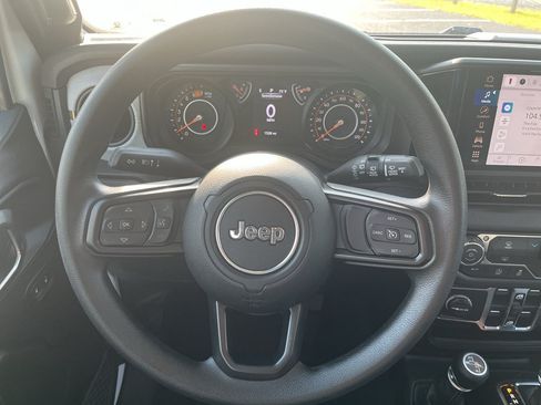 Used 2026 Jeep Wrangler Unlimited Sport AWD/4WD image 15