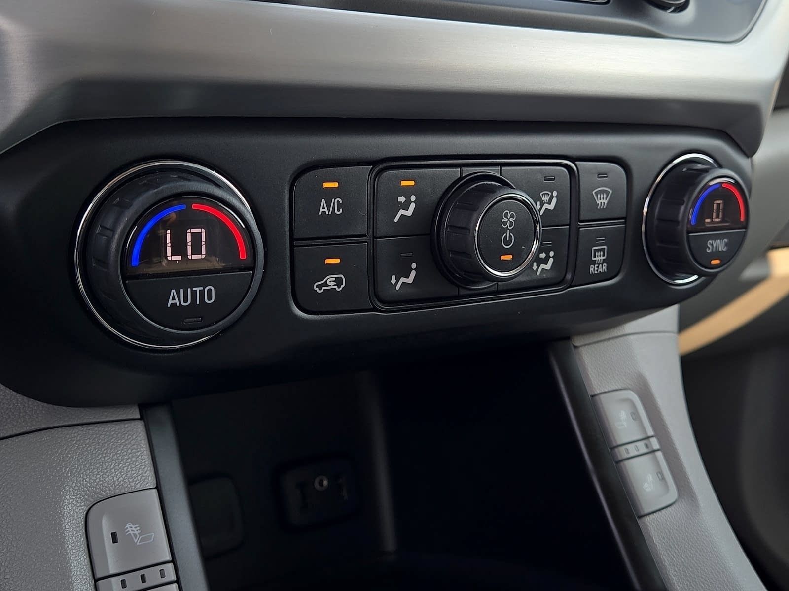 Used 2019 GMC Acadia SLT FWD image 18