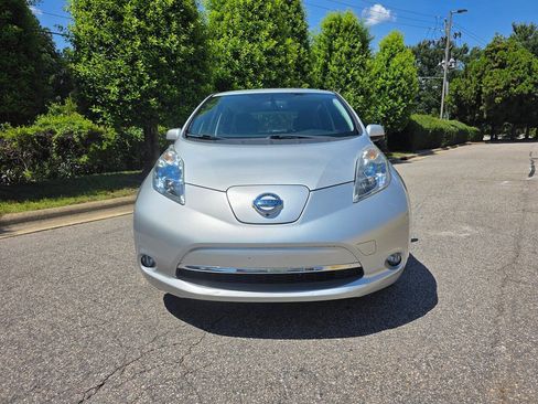 Used 2015 Nissan Leaf SL w/ Premium Package FWD image 8
