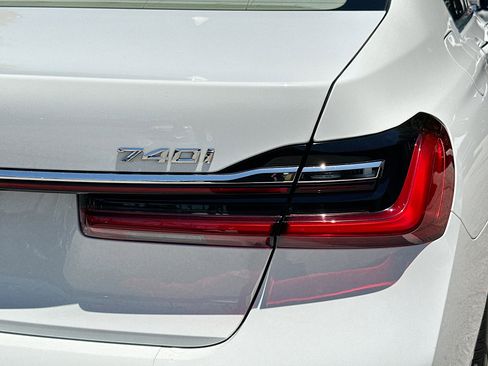Used 2020 BMW 740i w/ Luxury Rear Seating Package RWD image 33