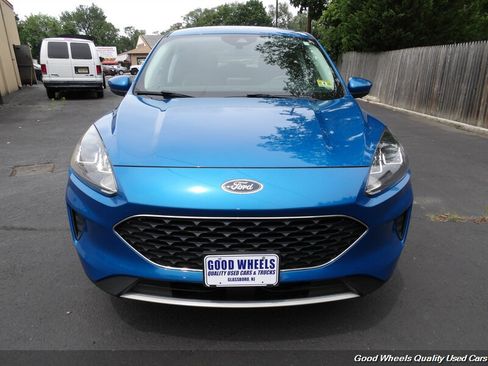 Used 2021 Ford Escape SE w/ Cold Weather Package FWD image 2
