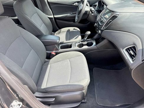 Used 2018 Chevrolet Cruze LT w/ Convenience Package FWD image 20