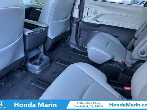 Used 2022 Toyota Sienna XLE image 15