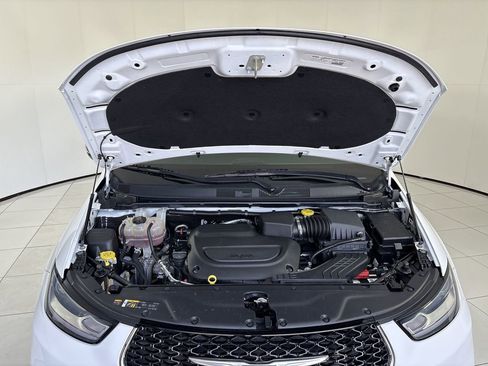 Used 2023 Chrysler Pacifica Limited FWD image 18