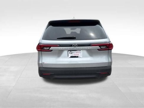 Used 2025 Toyota Grand Highlander FWD image 4