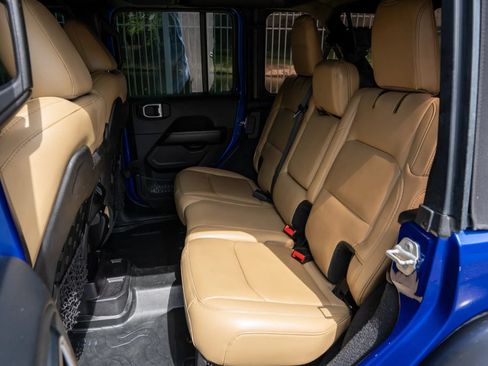 Used 2019 Jeep Wrangler Unlimited Rubicon w/ Dual Top Group AWD/4WD image 14