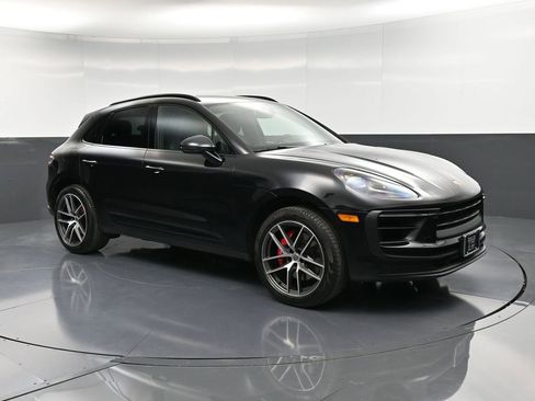Certified 2022 Porsche Macan S image 10