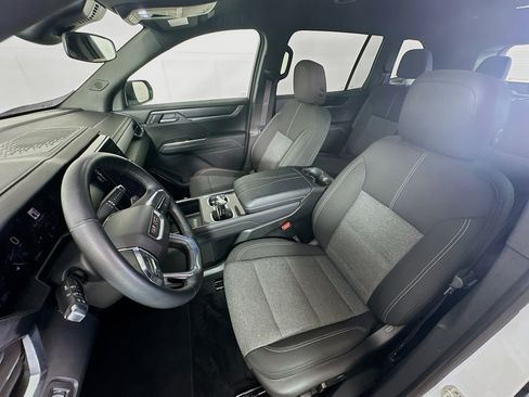 Used 2025 GMC Acadia Elevation image 13