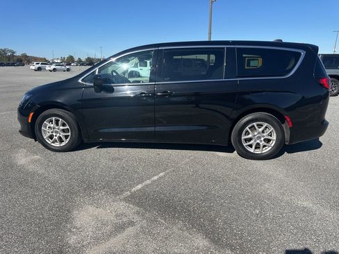 Used 2024 Chrysler Voyager LX image 9