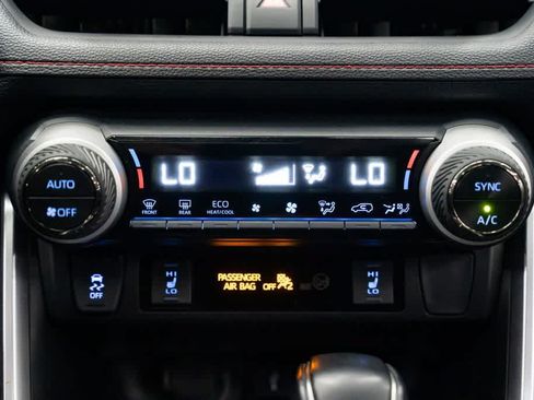 Used 2021 Toyota RAV4 SE w/ Weather & Moonroof Package AWD/4WD image 12