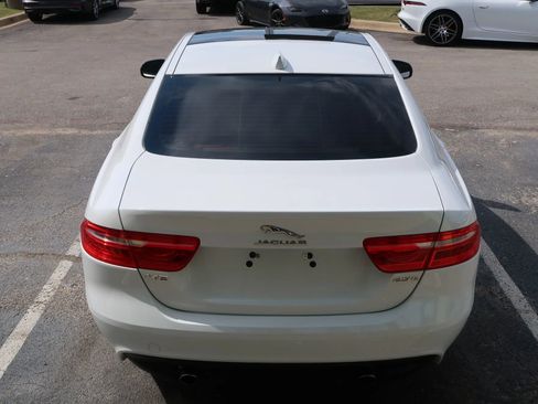 Used 2018 Jaguar XE image 11