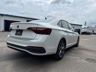 Used 2023 Volkswagen Jetta SE w/ Panoramic Sunroof Package FWD video 3