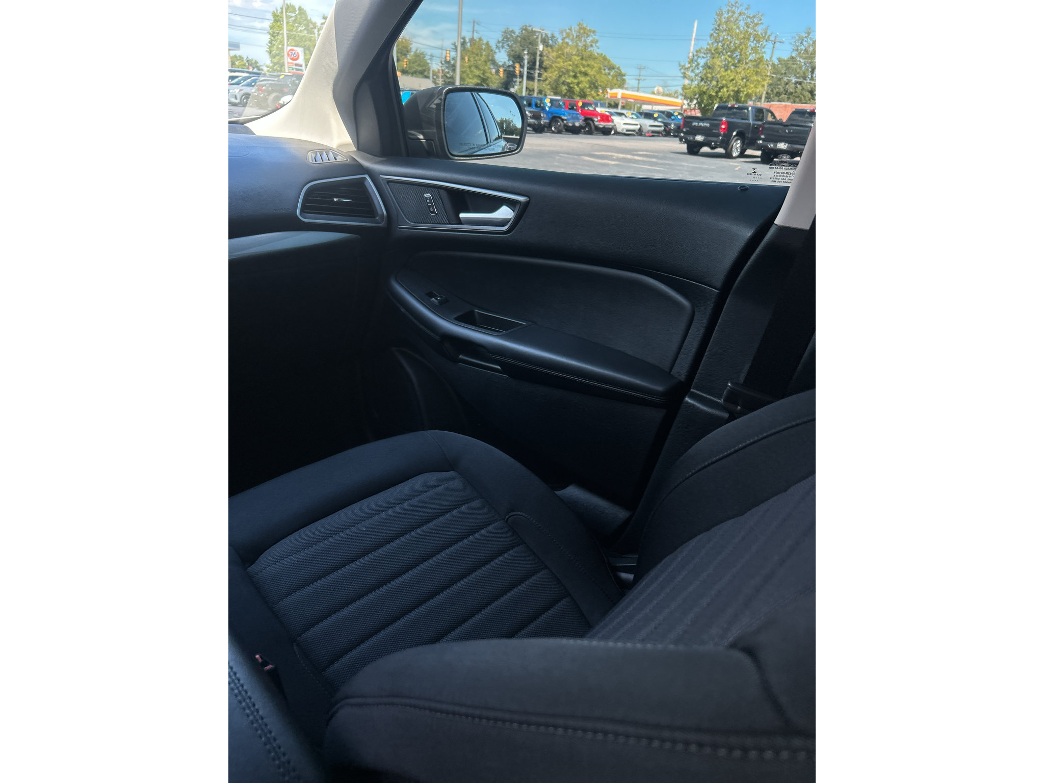 Used 2021 Ford Edge SE FWD image 11