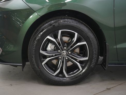 Used 2025 Toyota Sienna Platinum image 32