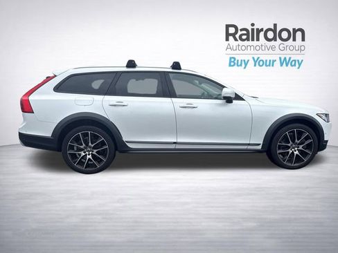 Used 2017 Volvo V90 T6 Cross Country image 10