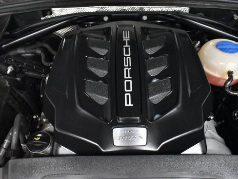 Used 2017 Porsche Macan S image 10