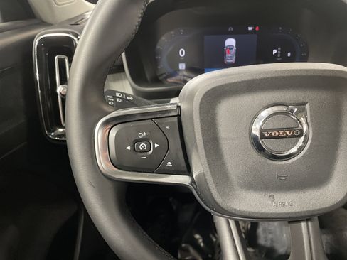 Used 2025 Volvo XC40 B5 Core image 29