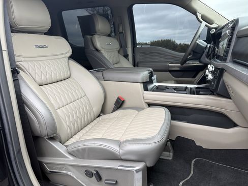 Used 2025 Ford F450 Platinum w/ Platinum Plus Package image 31