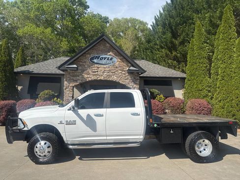 Used 2017 RAM 3500 SLT image 1