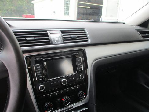 Used 2013 Volkswagen Passat 2.5 SE FWD image 38