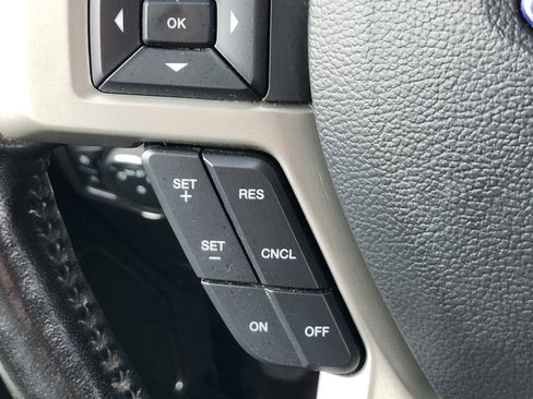 Used 2022 Ford F350 Lariat w/ Chrome Package image 40