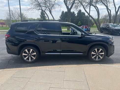 Used 2024 Honda Pilot Touring image 7