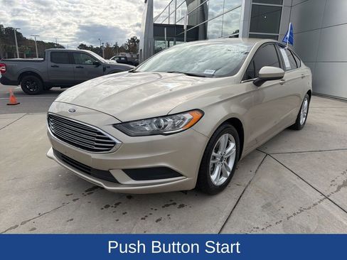 Used 2018 Ford Fusion SE w/ Fusion SE Technology Package image 5
