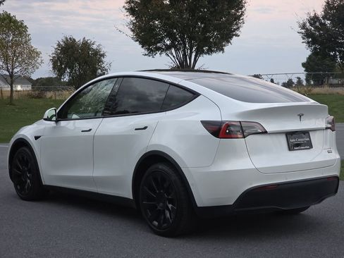 Used 2021 Tesla Model Y Long Range image 6