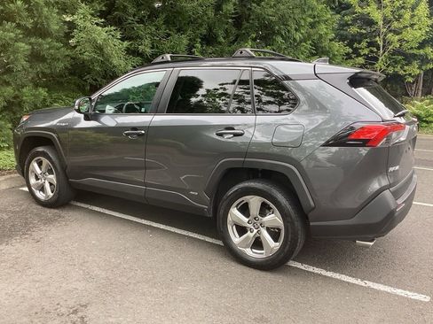 Used 2021 Toyota RAV4 XLE Premium AWD/4WD image 10