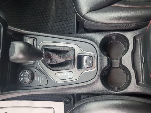 Certified 2020 Jeep Cherokee Trailhawk w/ Cold Weather Group image 17