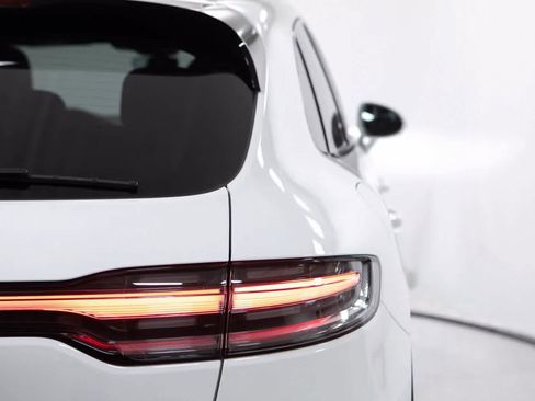 Certified 2025 Porsche Macan S image 38