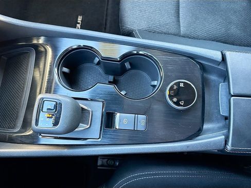 Used 2024 Nissan Rogue SV image 17