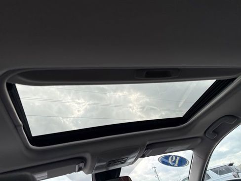 Used 2019 Toyota RAV4 XLE w/ Carpet Mat Package AWD/4WD image 19