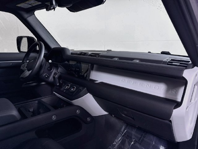 Certified 2024 Land Rover Defender 110 S AWD/4WD image 31