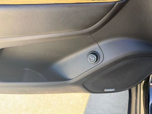 Used 2017 GMC Acadia Denali image 31