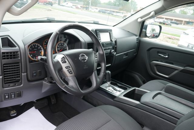Used 2015 Nissan Titan SV w/ SV Value Truck Package AWD/4WD image 15