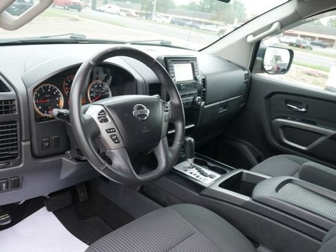 Used 2015 Nissan Titan SV w/ SV Value Truck Package AWD/4WD image 15